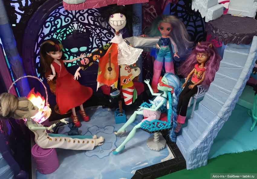 Динозавры и ветер в поле — Куклы Monster High и Ever After High: G1 (фото 2)