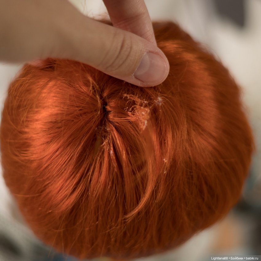 клей на макушке