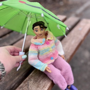 С Луизой на прогулке в дождик ..