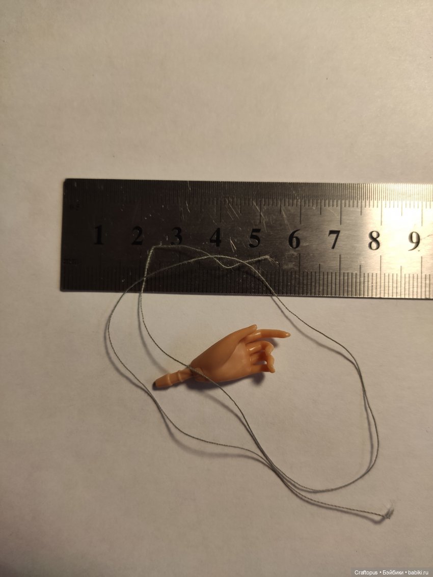Как измерить диаметр пальца куклы с помощью линейки и нитки