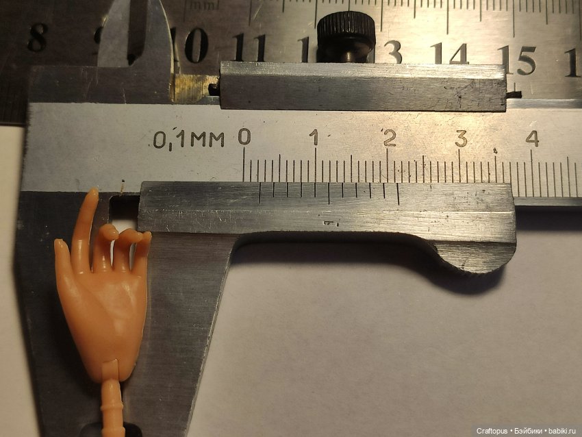 Как измерить диаметр пальца куклы с помощью линейки и нитки (фото 4)