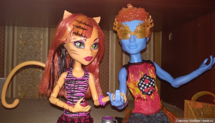 Toralei Coffin Bean and Holt Hyde Swim Class