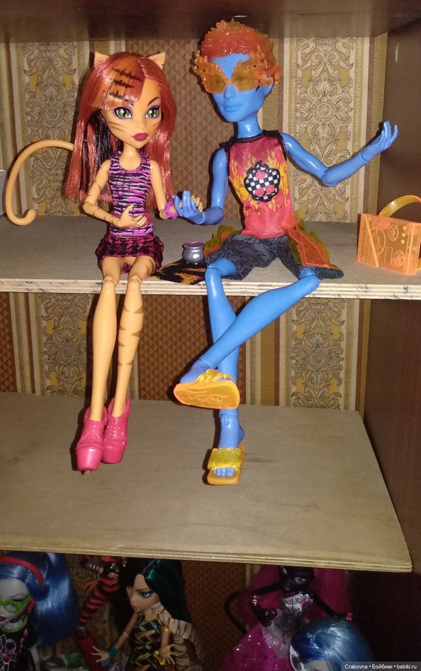 Toralei Coffin Bean and Holt Hyde Swim Class