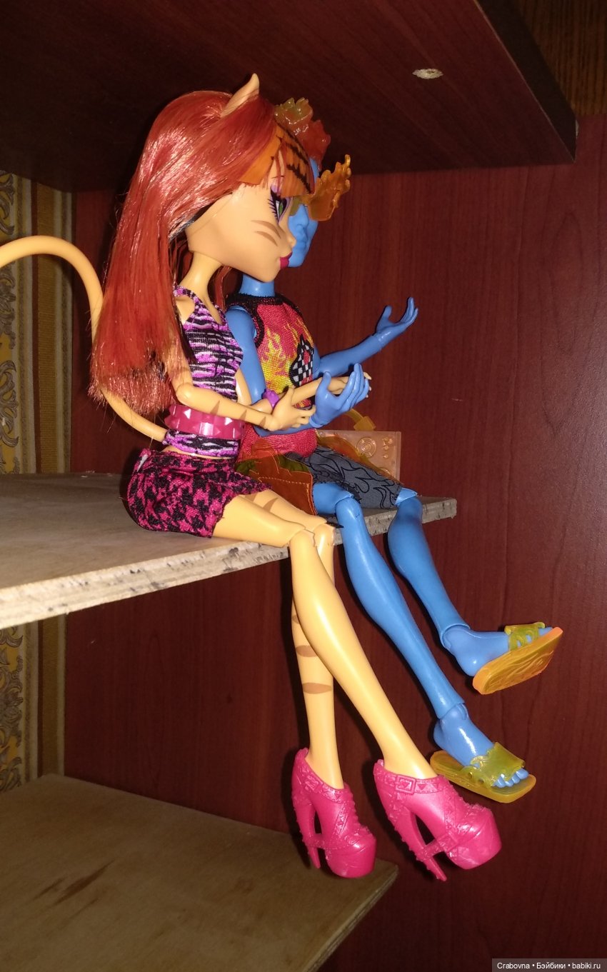 Toralei Coffin Bean and Holt Hyde Swim Class