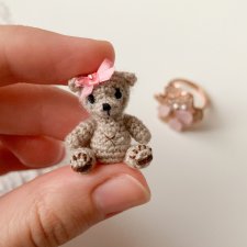 Прелестная миниатюрная девочка