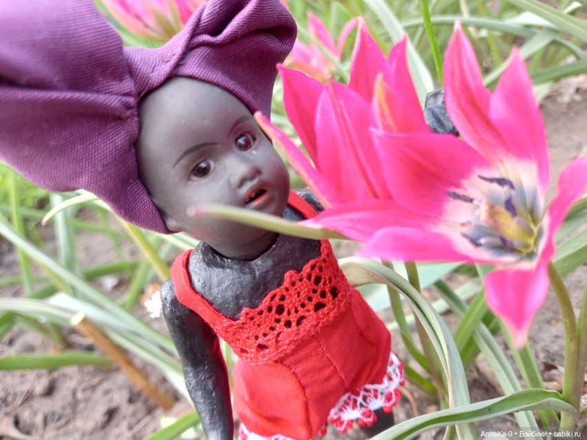 Тюлип заглядывает в цветок