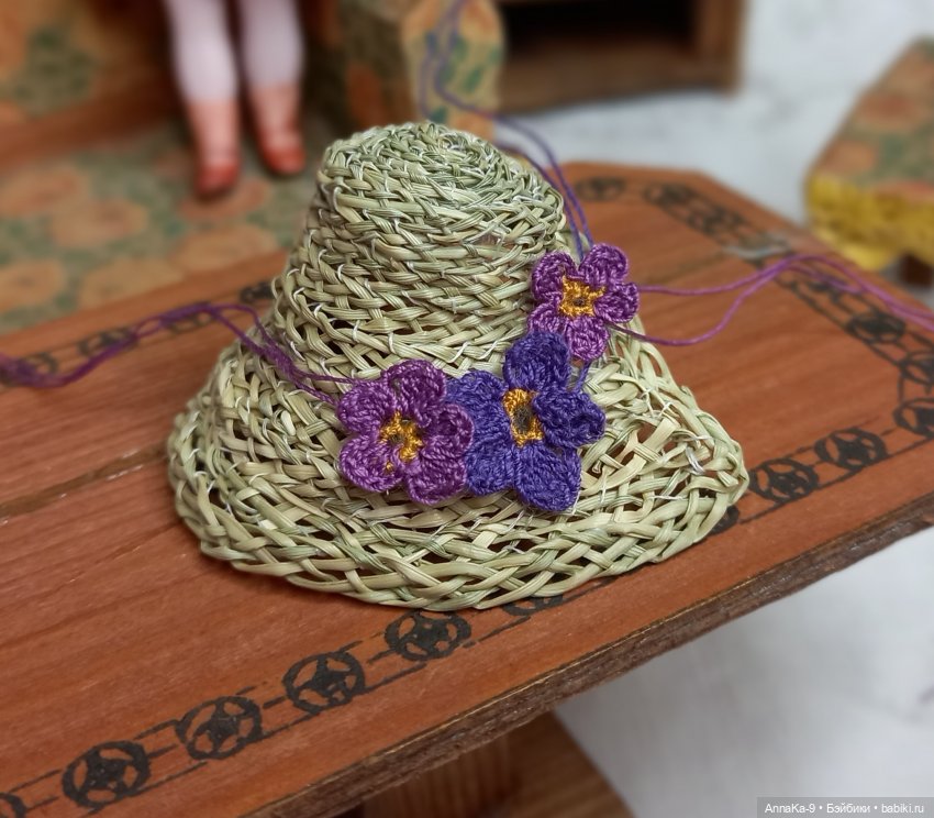 Шляпка для куклы