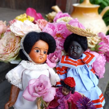 Яркие куклы ориенталы, сбор лепестков роз