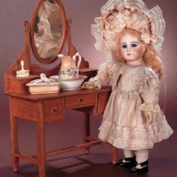Антикварные туалетные столики для кукол