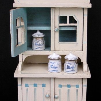 Подборка антикварных белых буфетов для кукол