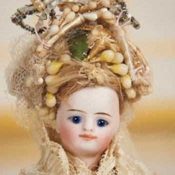 Бисер и стеклярус в декоре шляпок у антикварных куол