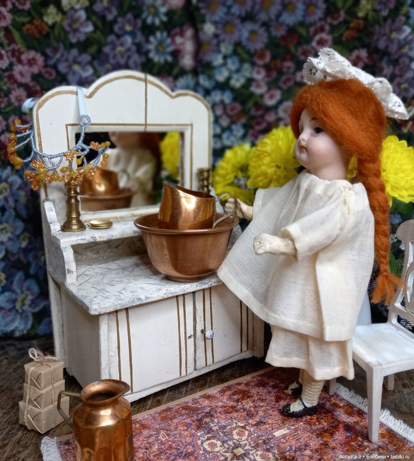 Утренний туалет — Антикварные куклы Mignonette (Миньонетта): карманные (фото 2)