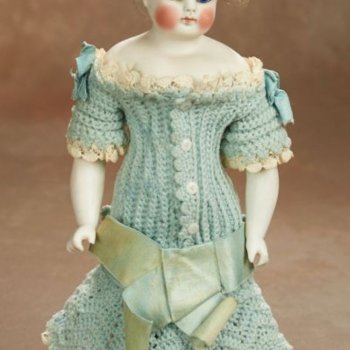 Вязаные наряды для больших и маленьких антикварных куколок
