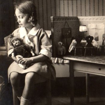 Сценки из кукольных домиков