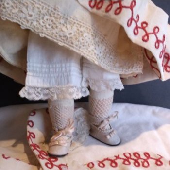 Нижнее бельё антикварных кукол