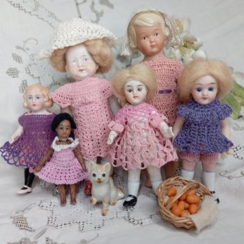 Вязаные наряды для моих миньонет 2