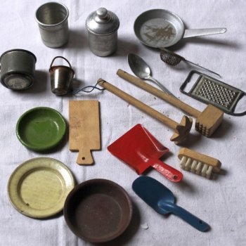 Фото подборка с аукционов с антикварной и винтажной кукольной миниатюрой