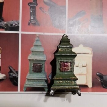 Антикварные печи для кукольных домиков