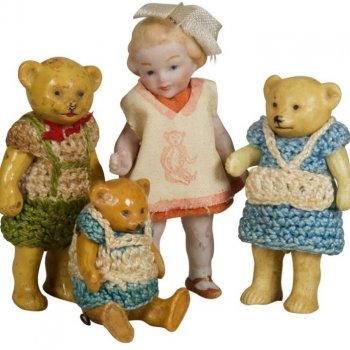 Вязанные наряды для миниатюрных антикварных кукол