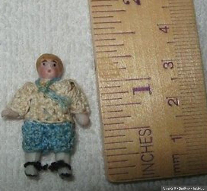 Вязанные наряды для миниатюрных антикварных кукол (фото 2)