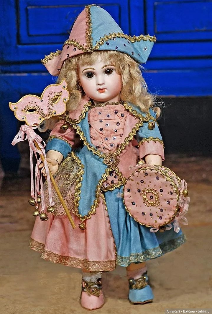 Комедия Дель Арте, женские маски