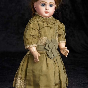 Зелёный цвет нарядов для антикварных кукол@