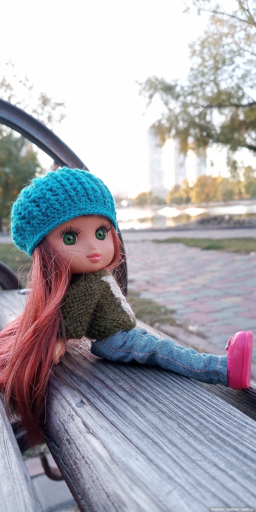 Буня на лавочке