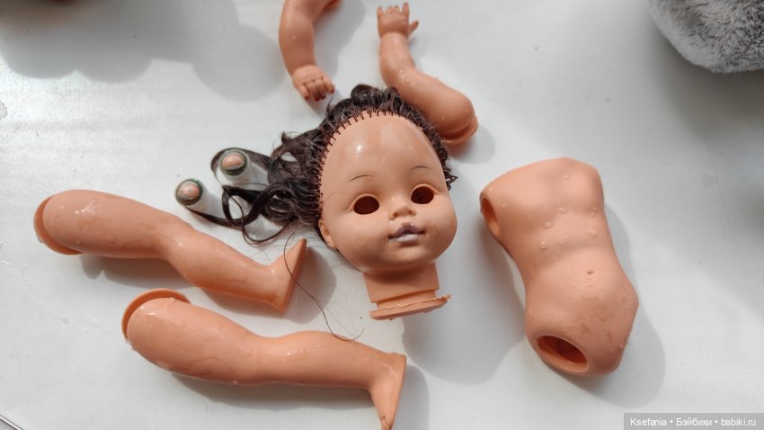 Резиновая Зина упала из корзины, измазалась в грязи (фото 6)