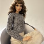 Свитер на куклу 1/6