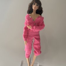 Кофточка на формат 1/6. Брючки в комплект не входят.