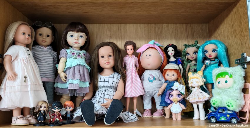 Шкафчик — Коллекции игровых кукол (Playline): фото полок (фото 2)