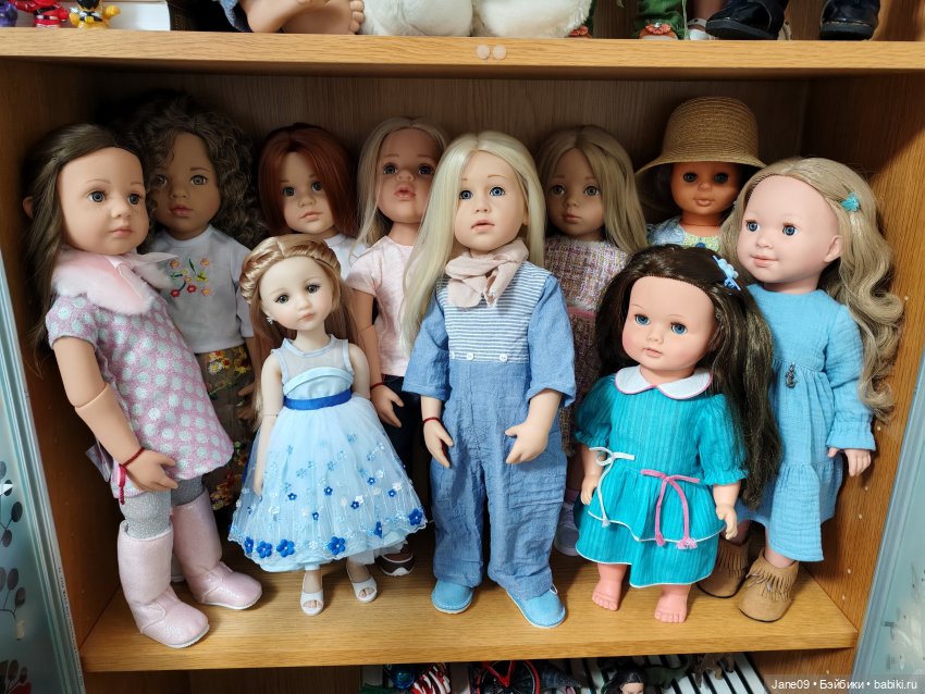 Шкафчик — Коллекции игровых кукол (Playline): фото полок (фото 6)