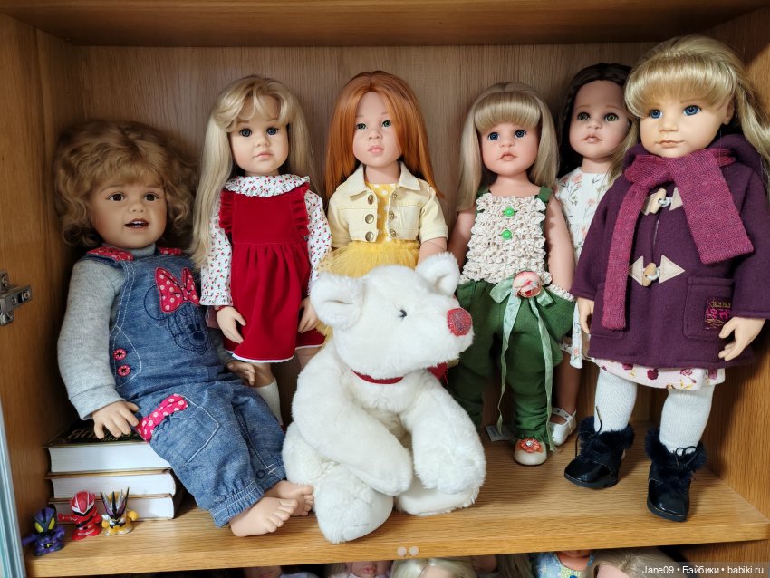 Шкафчик — Коллекции игровых кукол (Playline): фото полок (фото 5)