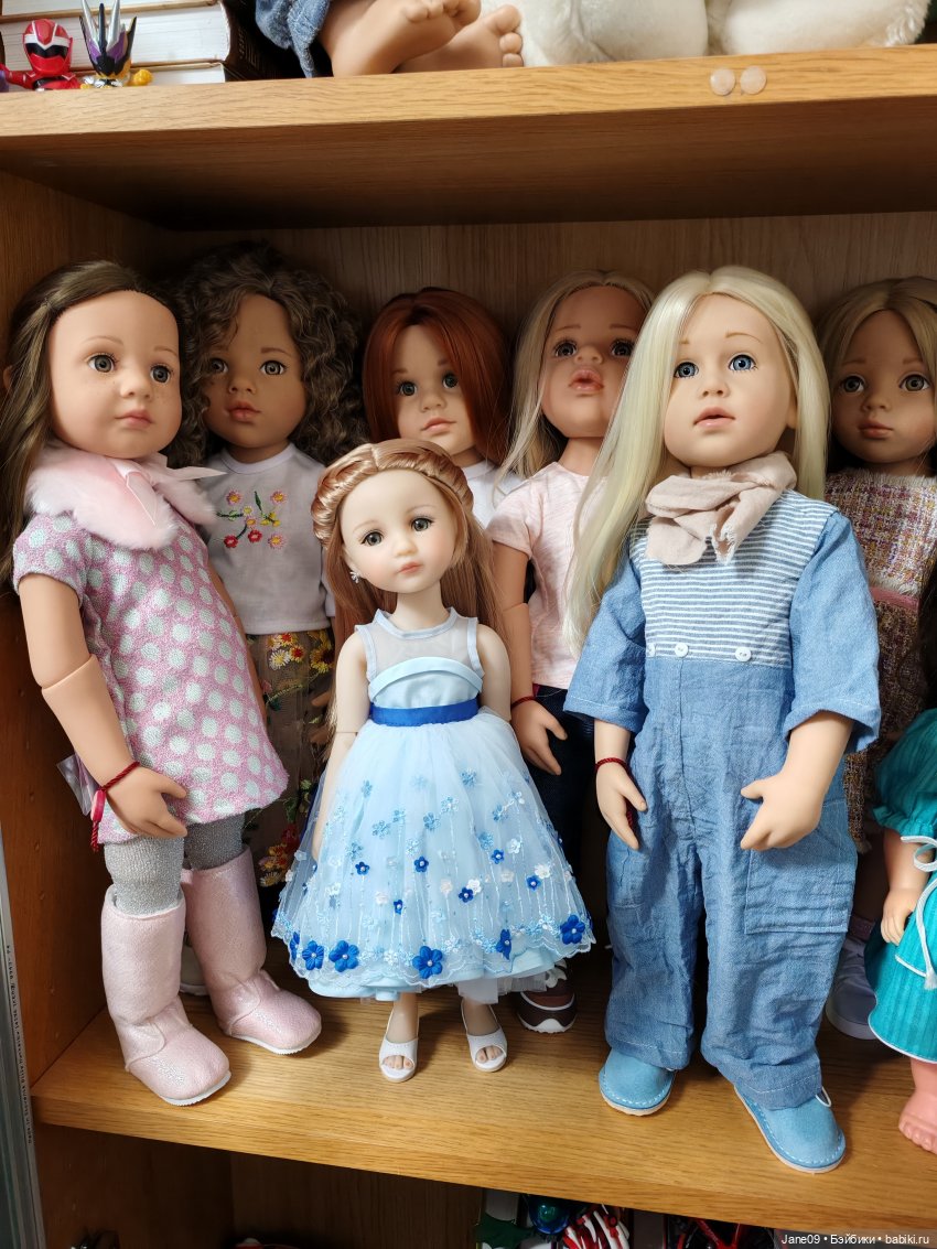 Шкафчик — Коллекции игровых кукол (Playline): фото полок (фото 7)