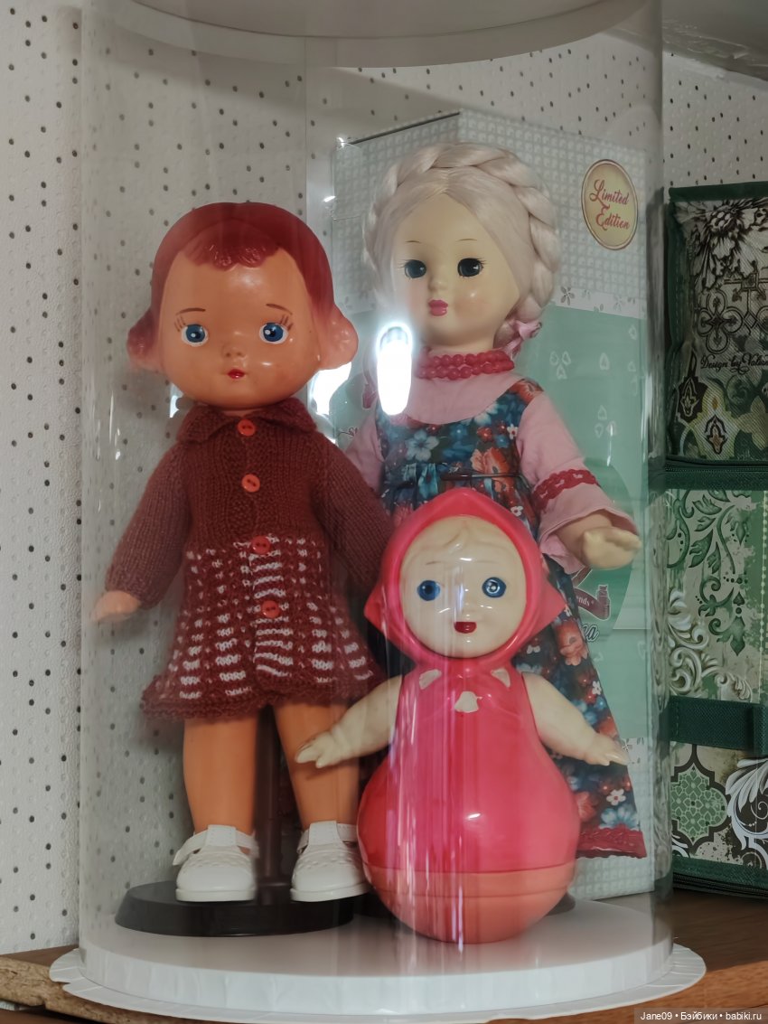 Шкафчик — Коллекции игровых кукол (Playline): фото полок
