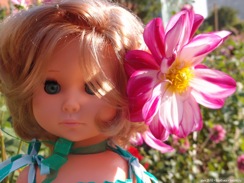 Цветочная прогулка Pluti и Oberlind