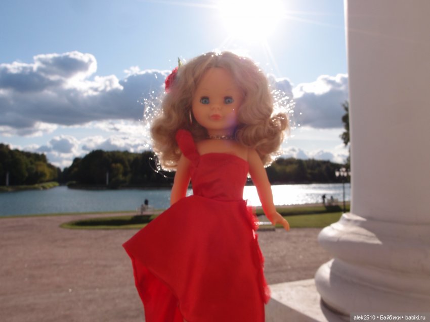 Nancy Famosa и платья DeAGOSTINI