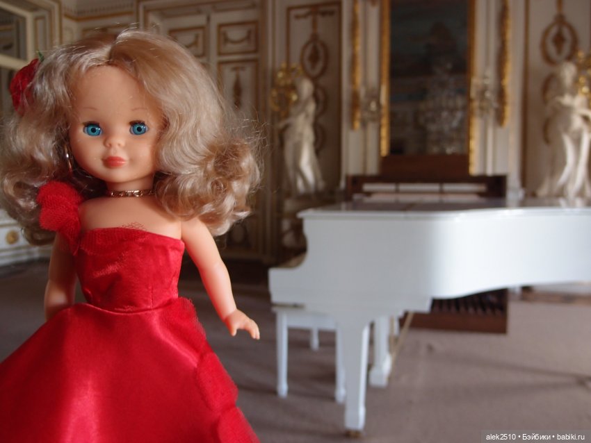 Nancy Famosa и платья DeAGOSTINI