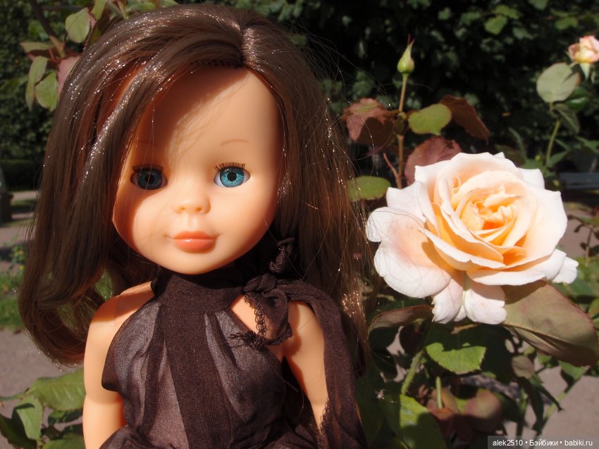 Nancy Famosa и платья DeAGOSTINI