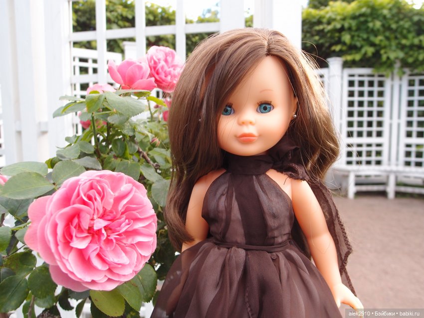 Nancy Famosa и платья DeAGOSTINI