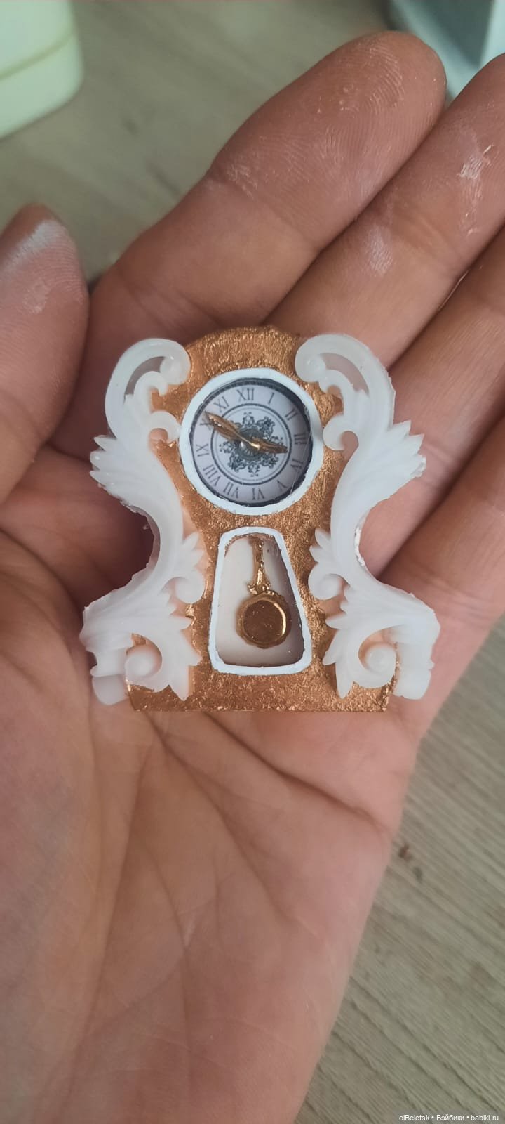 Румбокс для королевы. Часы на камин