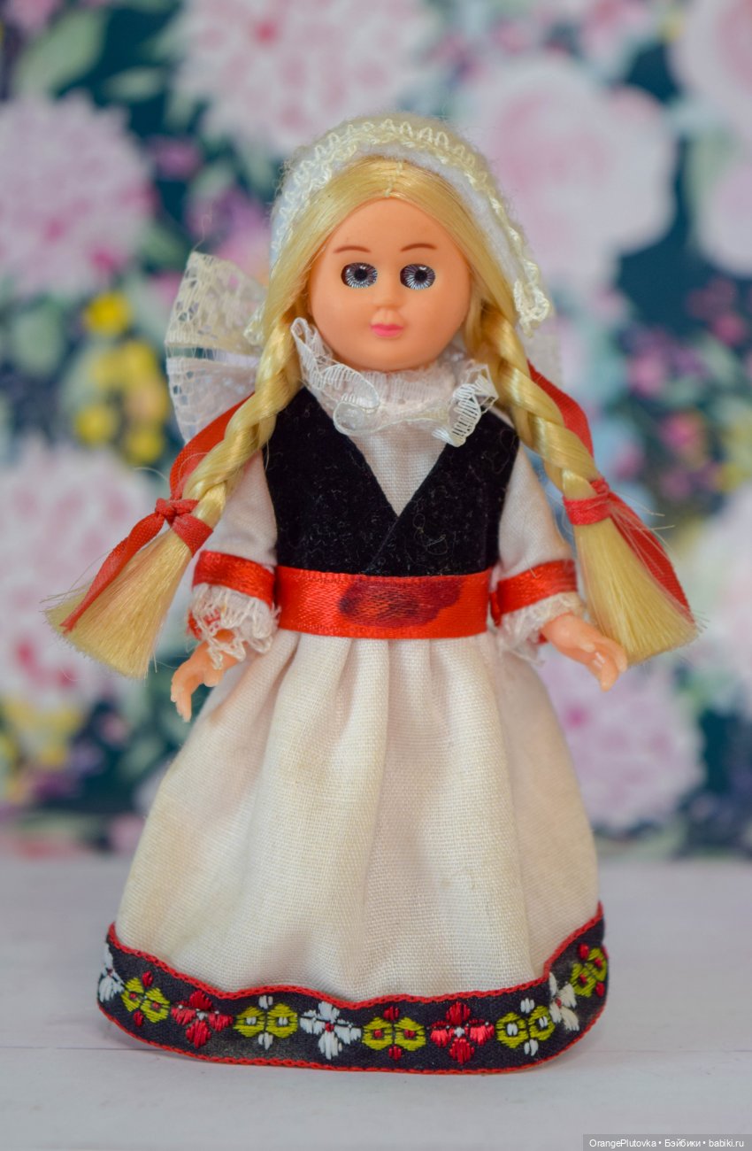 🇦🇹 Австрия (куколка-магнитик, живет на холодильнике)