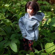 Много зелени и одна кукла