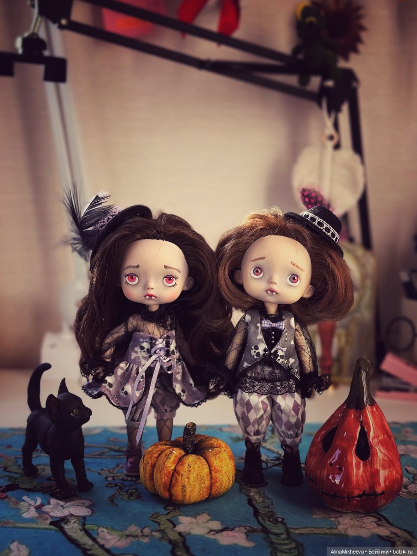 Хэллоуинский привет от Бэллы и Эдди :)