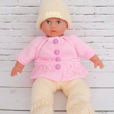 Одеваем пупса из детского сада