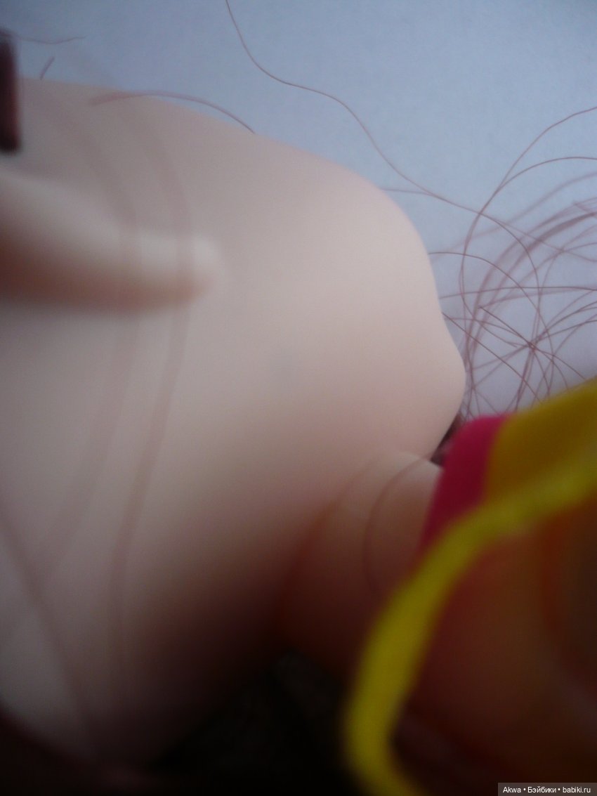 Подскажите пожалуйста черные точки это заводской брак или что-то другое (фото 2)