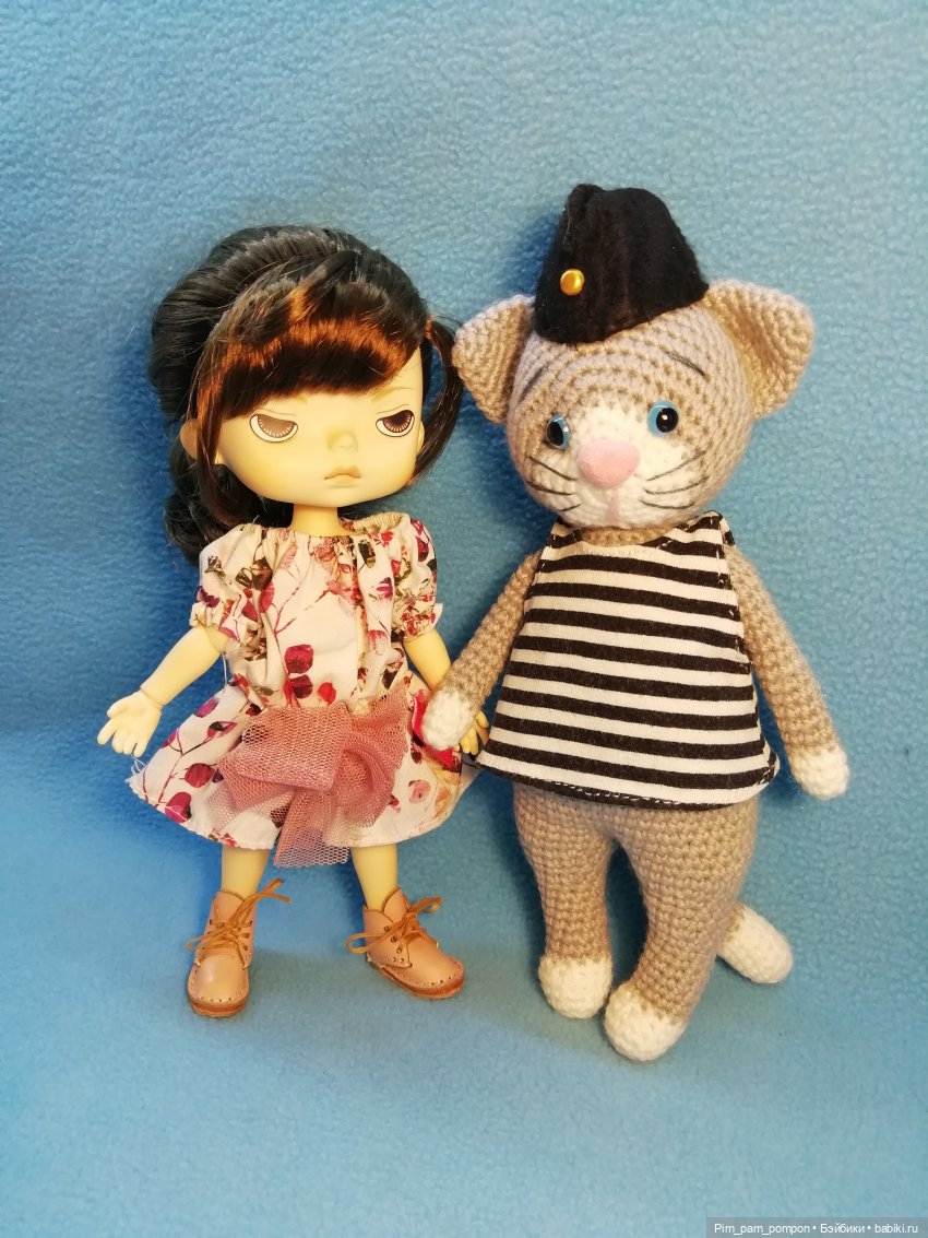 Кого девушки любят больше, морячков или котиков