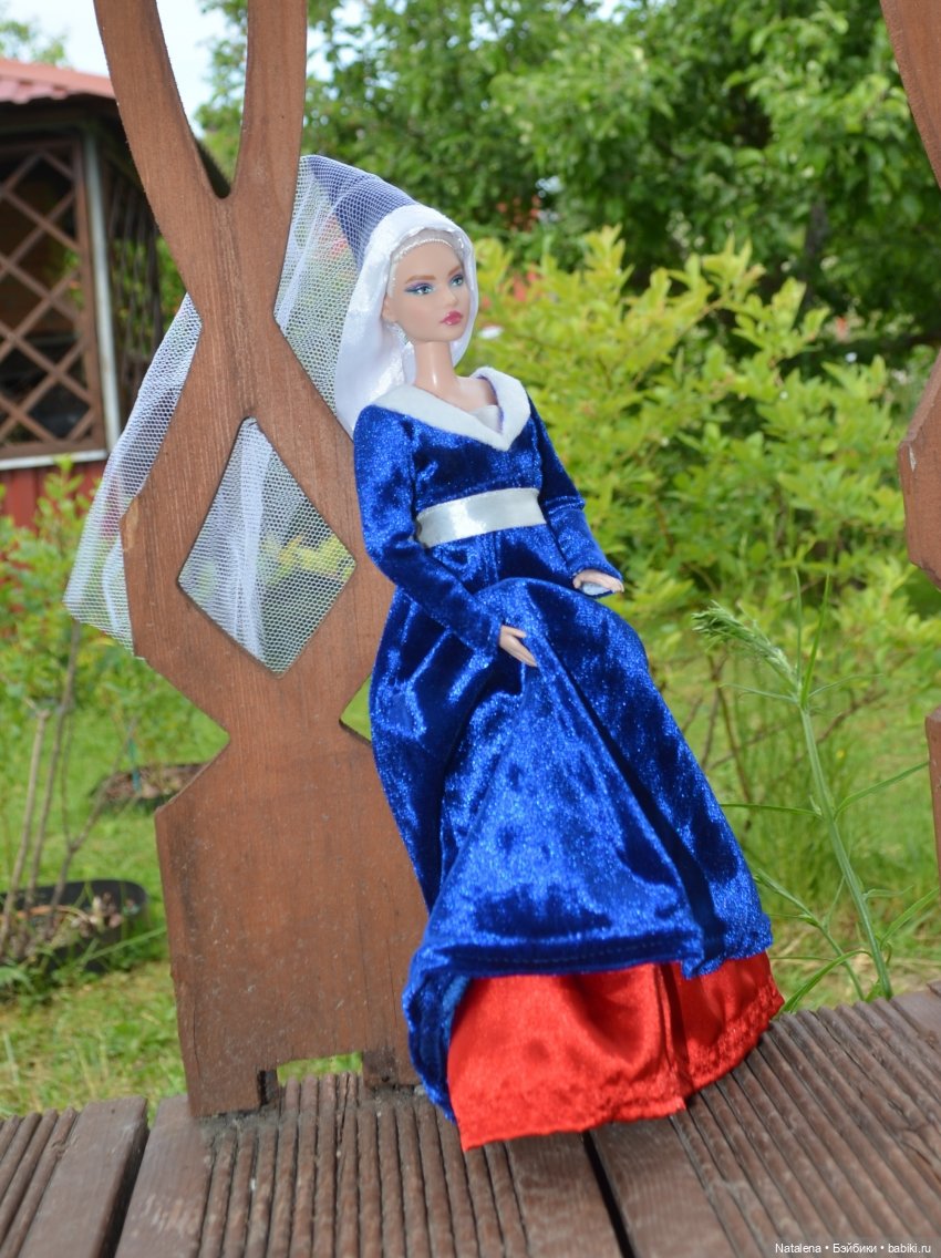 Еще одна красавица — Куклы Barbie (Барби): Looks (фото 6)