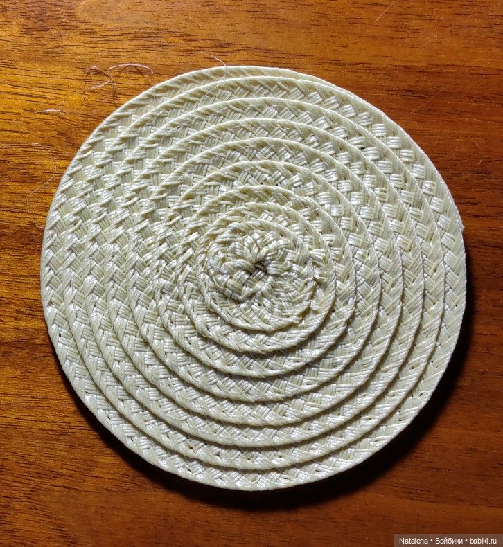 Шляпа для куклы из сервировочной салфетки (фото 3)