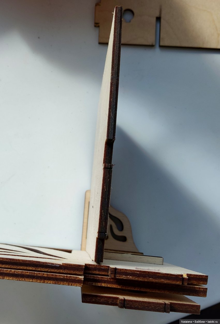 Полка из фикспрайса в качестве ширмы или двери для кукольного домика (фото 2)